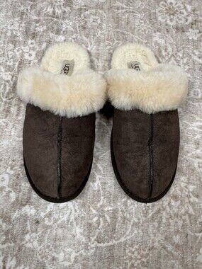 UGG Women's Scuffette II Espresso Suede Upper Slippers Sheepskin Warm US Size 10